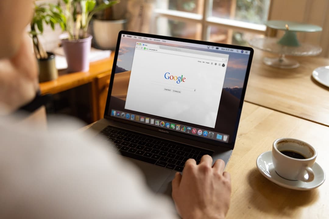 Google: 100+ manipulátor