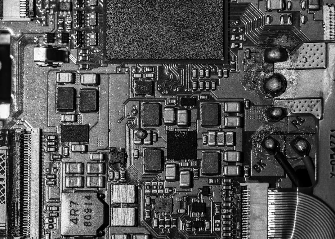 Az AMD 550 dolláros GPU-ján futnak a 35B LLM modellek a ZINC Inferencia motorral