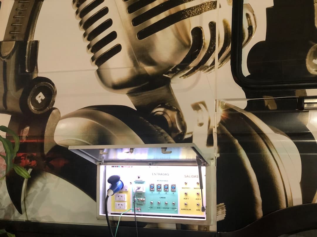 Az EVA keretrendszer 50 légiközlekedési forgatókönyvvel teszteli a hangalapú ügynököket