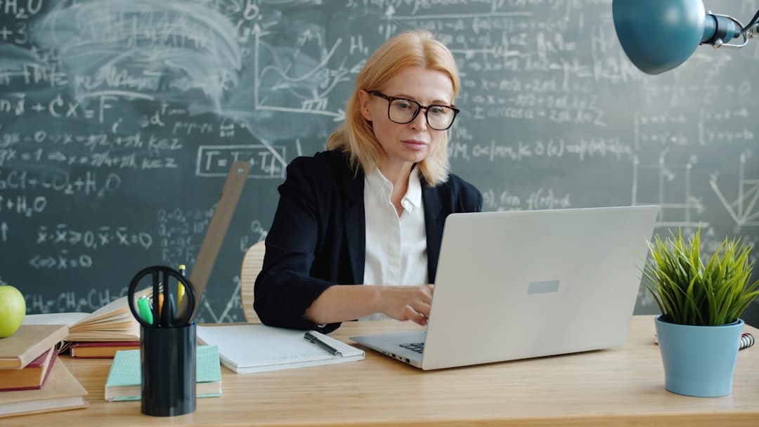LLM-ek gondolkodásában irracionális hibák — a racionalitás hiánya nem szüntethető meg