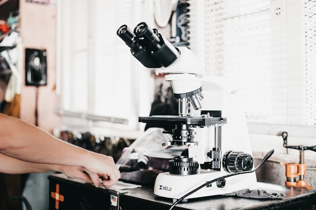 Az LLM-ek 6,5%-ban hallucinálnak, 13,2%-ban mulasztanak a válaszokban