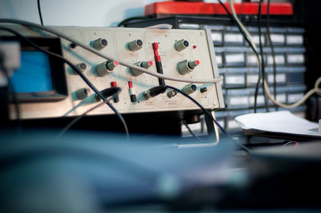 EchoDistill javítja a zajos audio LLM-ek pontosságát valós időben