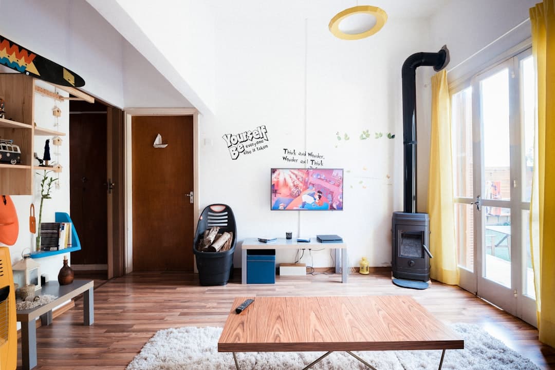 Hat láb magas robotprototípust talált a házigazda az Airbnb-ben — per indul a The Bot Company ellen