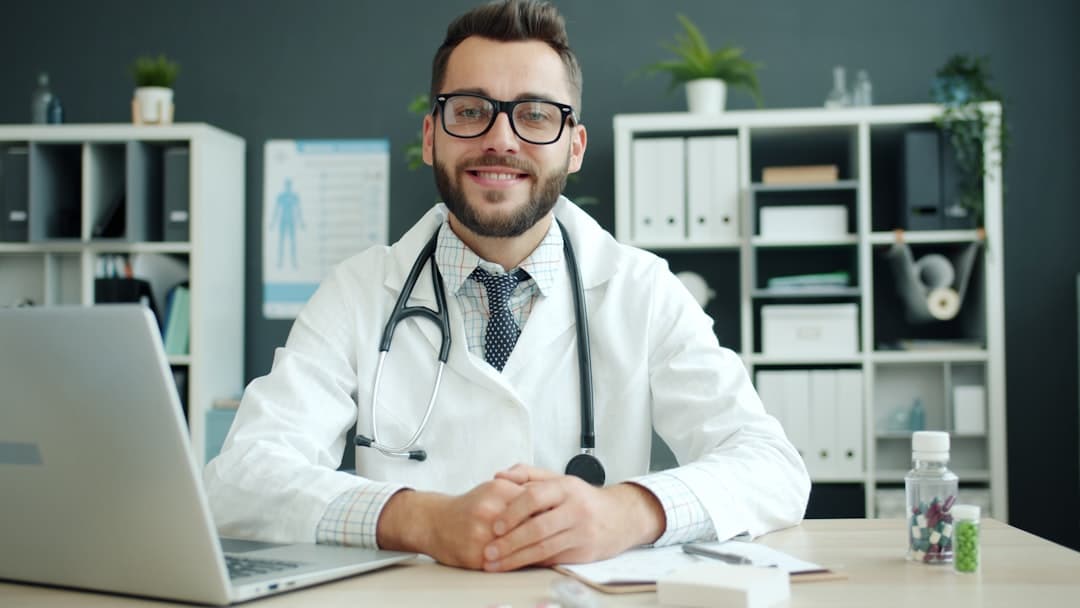 Ingyenes klinikai ChatGPT-t indít az OpenAI az amerikai orvosoknak