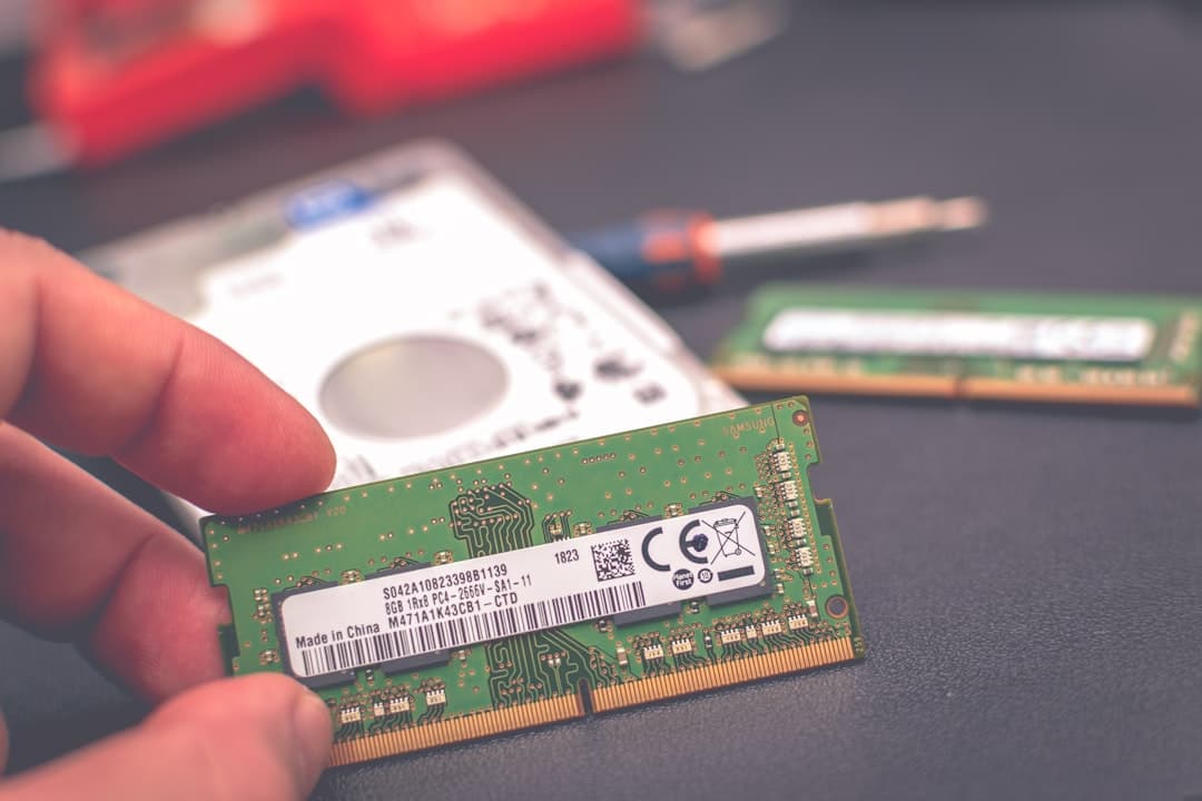 Önfejlesztő memóriát kaphatnak a LLM-alapú ügynökök az EvolveMem révén